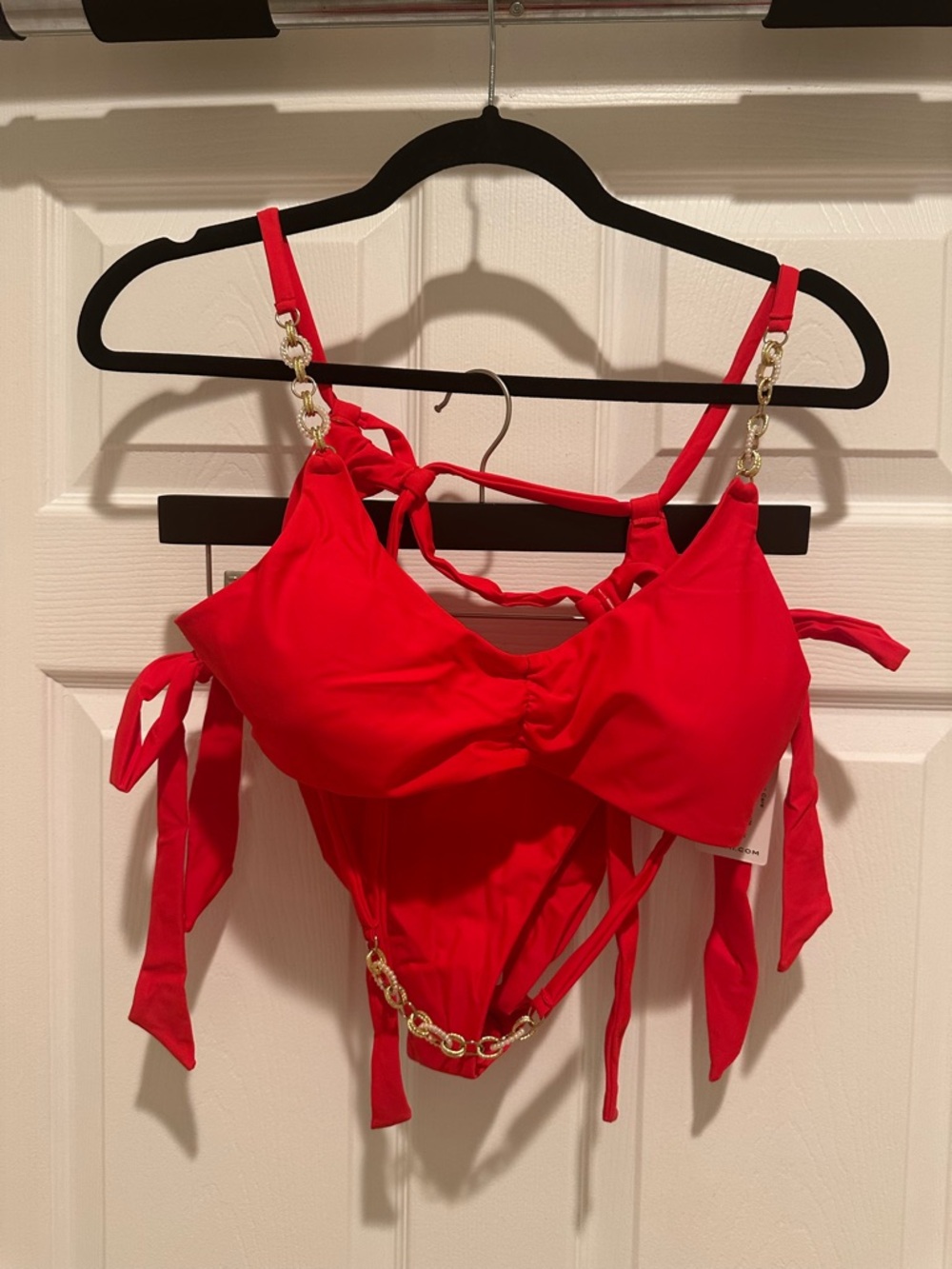 Red Chain-Accent Women’s Bikini Set